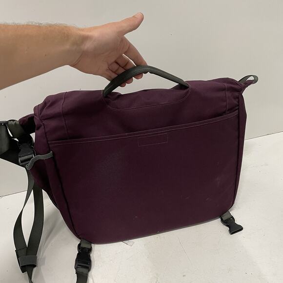 Patagonia Half Mass Messenger Bag Maroon Crossbody Organizer Commuter Travel - Picture 3 of 9